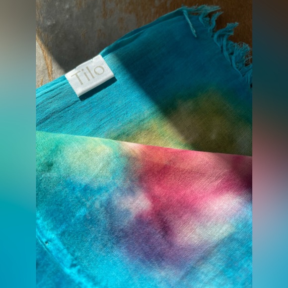 TILO Scarves Color Pop! Luxe soft cotton scarf makes the perfect accessory 😍 - Picture 10 of 13